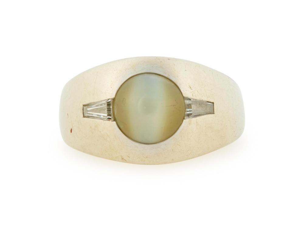 Appraisal: A CAT'S EYE CHRYSOBERYL RINGA cat's eye chrysoberyl ring k