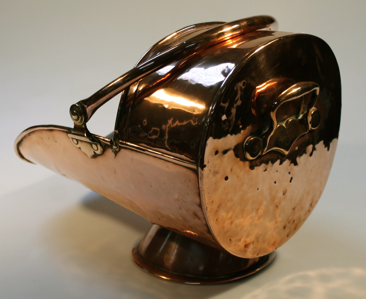 Appraisal: An early thC copper coal scuttle with a fixed and