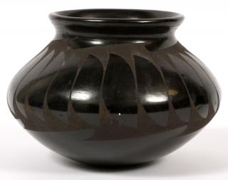 Appraisal: SOUTHWEST AMERICAN INDIAN BLACKWARE POTTERY VASE SOUTHWEST AMERICAN INDIAN BLACKWARE