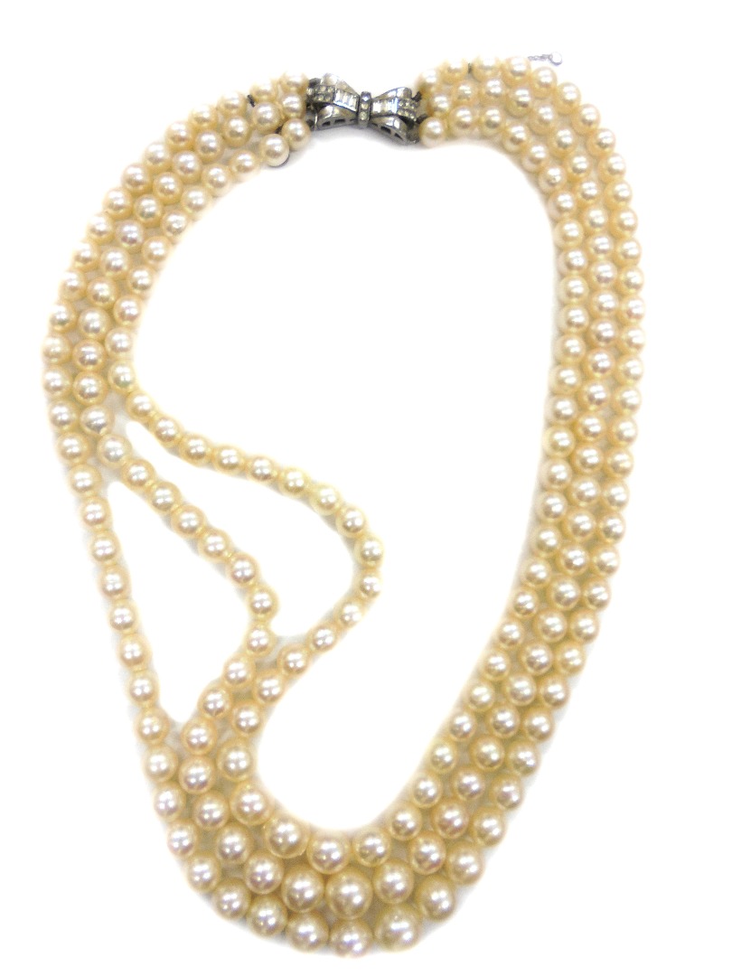 Appraisal: A collection of jewellery comprising a three row cultured pearl