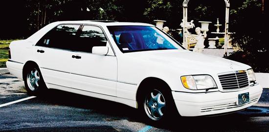 Appraisal: Mercedes-Benz S- four-door sedan white exterior with gray leather interior