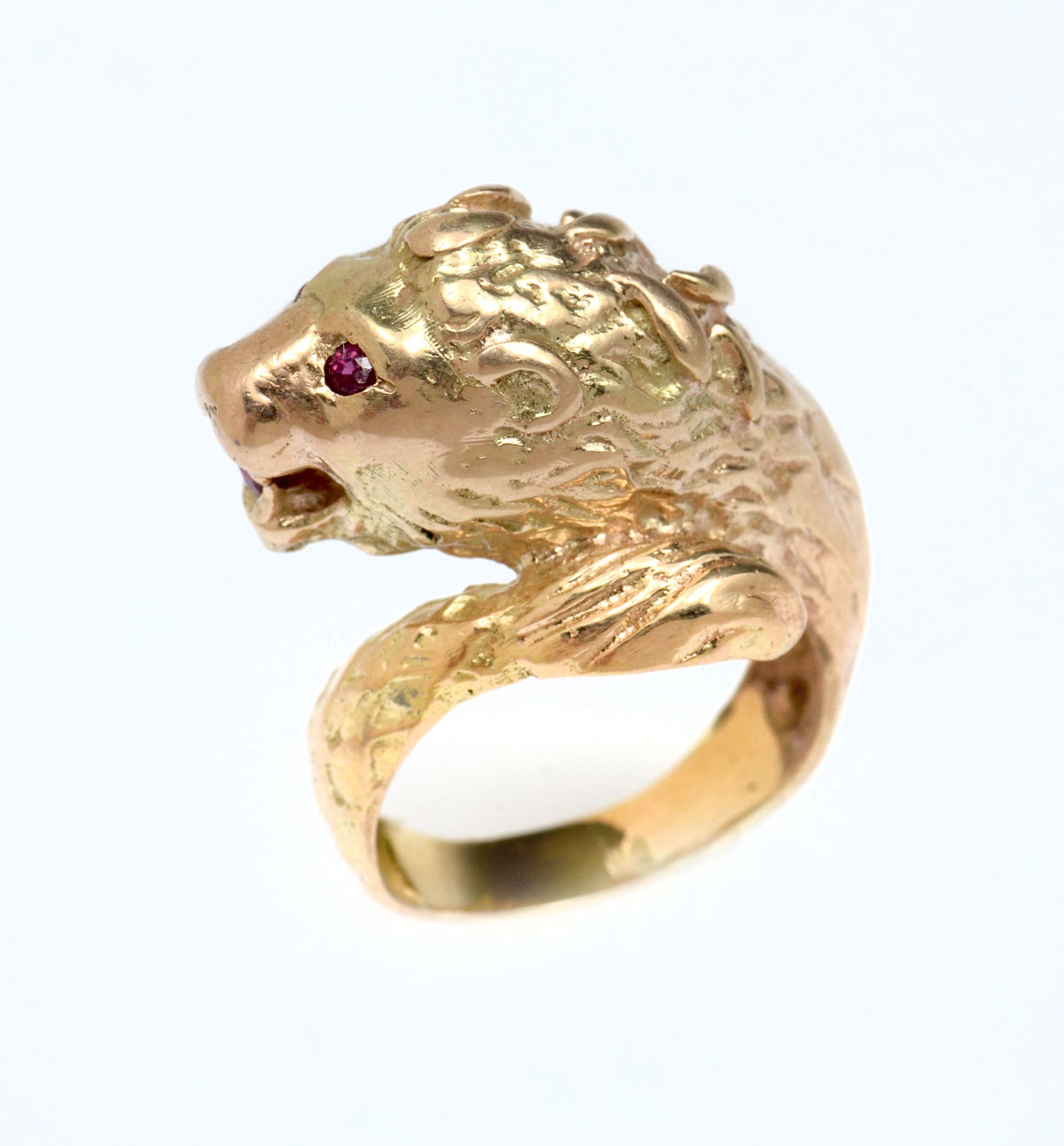 Appraisal: K -D RUBY LION RING K yellow gold -D lion