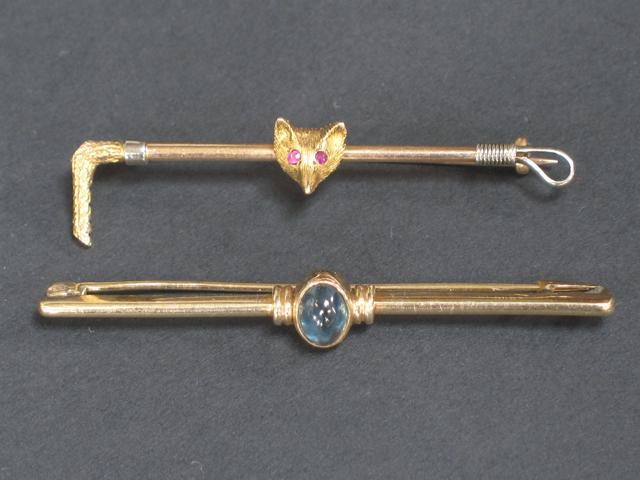 Appraisal: A YELLOW GOLD STICK PIN in the form of a