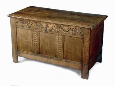 Appraisal: A late th century oak chest the boarded hinged top