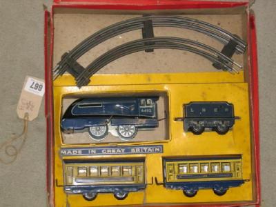 Appraisal: A Mettoy clockwork train set with streamline locomotive two coaches