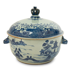 Appraisal: A Chinese Export Blue and White Porcelain Tureen TH CENTURY