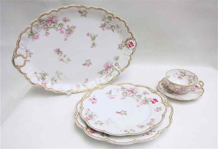 Appraisal: HAVILAND LIMOGES SET OF CHINA approximately pieces dinner plates salad