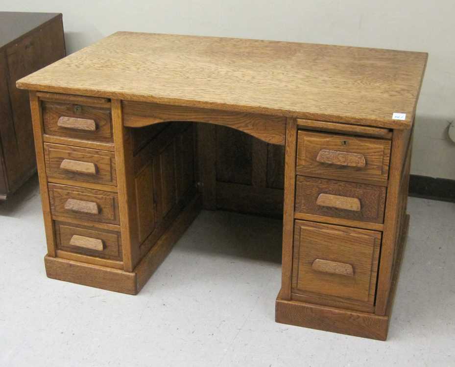 Appraisal: AN OAK FLAT-TOP DESK American c having a rectangular oak