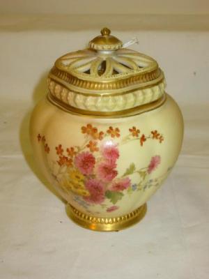 Appraisal: A ROYAL WORCESTER BLUSH PORCELAIN POT POURRI VASE of lobed