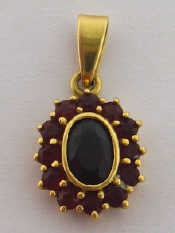 Appraisal: An carat yellow gold and garnet pendant the central oval