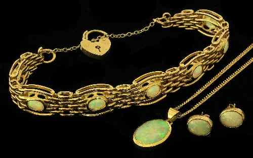 Appraisal: A modern ct gold mounted opal set bracelet the face