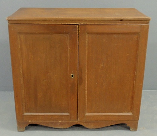 Appraisal: Pine cabinet th c with two blind doors and a