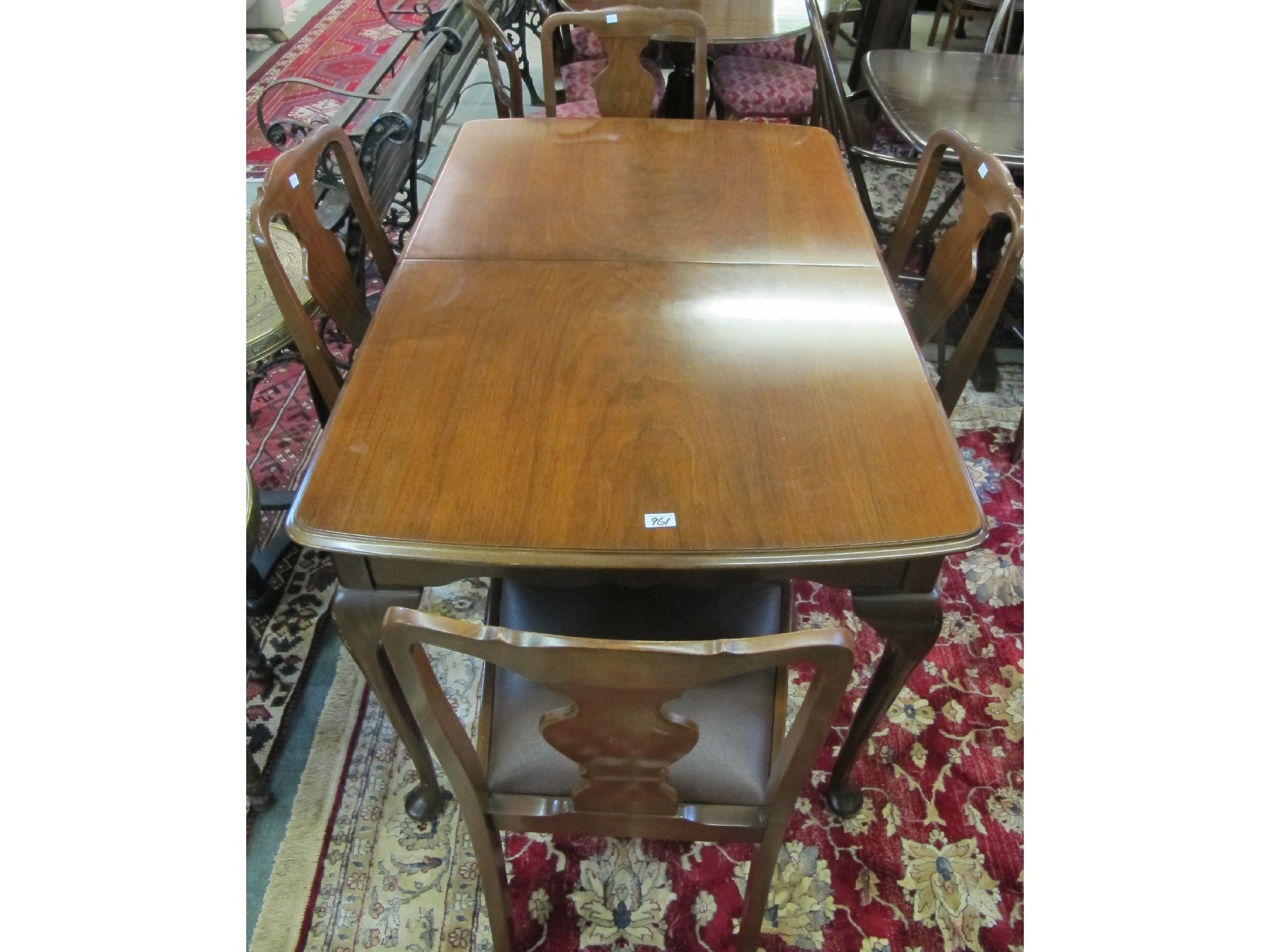 Appraisal: A mahogany extending dining table and four dining chairs