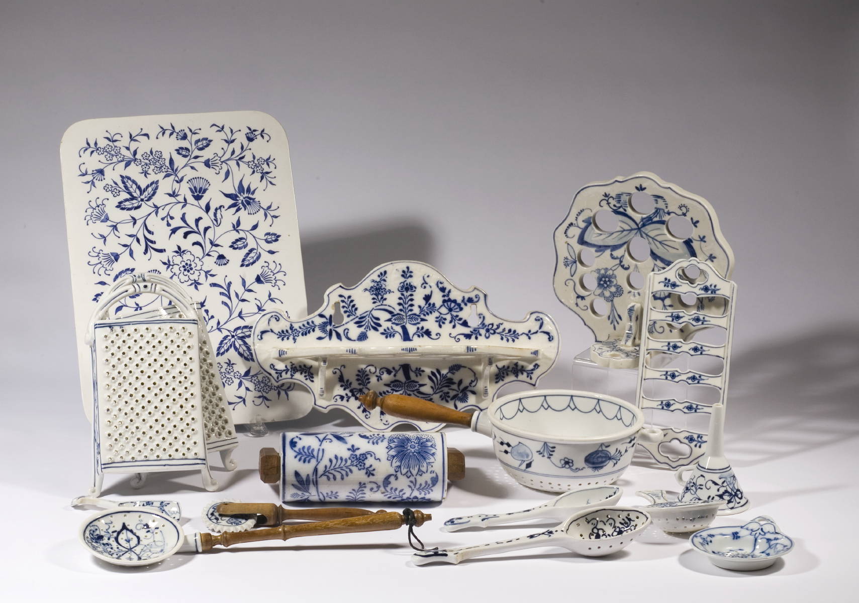 Appraisal: SIXTEEN BLUE AND WHITE quot ONION quot PATTERN KITCHEN UTENSILS