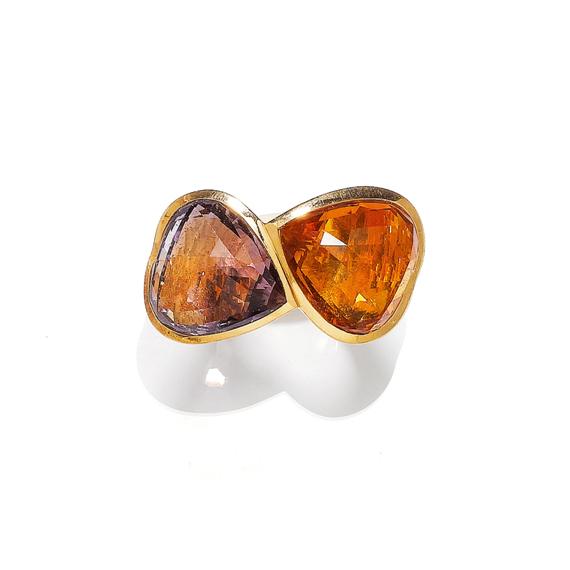 Appraisal: GOLD CITRINE AND AMETHYST RING Yellow gold g Large decorative