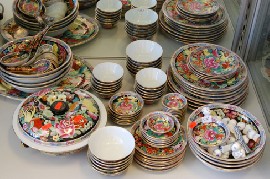 Appraisal: A COMPREHENSIVE CHINESE ENAMELLED PORCELAIN DINNER SERVICE