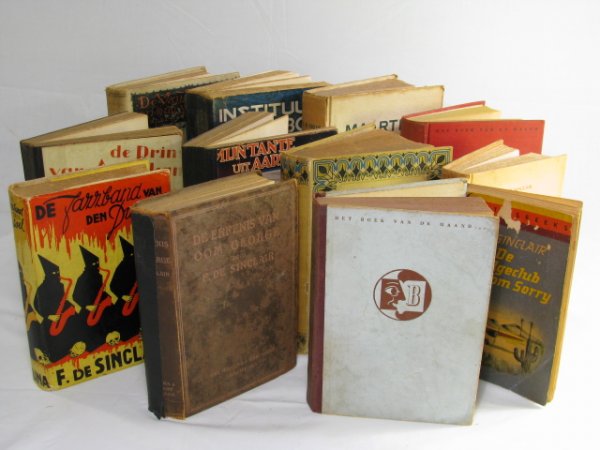 Appraisal: Twelve books by F De Sinclair printed in Dutch These