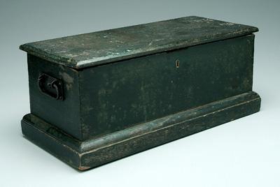 Appraisal: Dovetailed box iron mounts early green paint paper lined interior