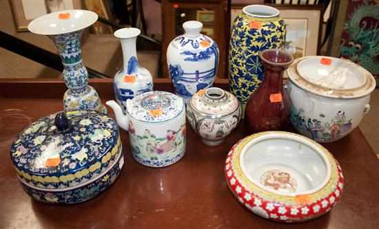 Appraisal: Ten pieces of Chinese domestic porcelain including Famille Rose blue