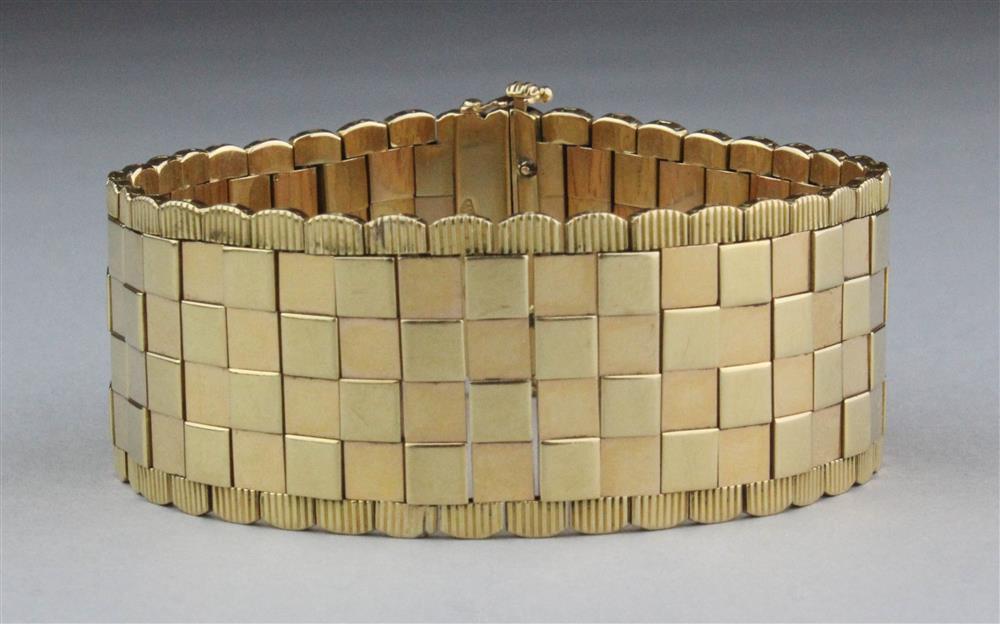 Appraisal: K YELLOW GOLD ITALIAN BASKETWEAVE BRACELET marked K Italian jeweler's