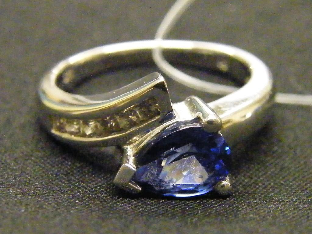 Appraisal: Pear shape tanzanite and white sapphire crossover ring ct approx