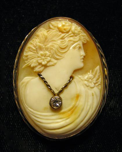 Appraisal: Cameo broochPetite round diamond accent