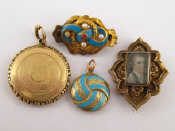 Appraisal: A mixed lot comprising an antique carat gold brooch with