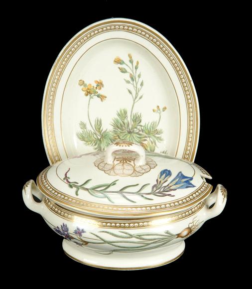 Appraisal: A Staffordshire creamware oval sauce-tureen cover and stand possibly Wedgwood