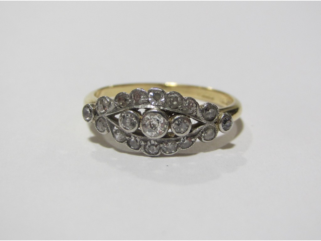 Appraisal: Nineteen thirties ct gold diamond cluster ring with collett set