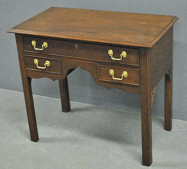 Appraisal: - Chippendale style mahogany lowboy by Kittinger with a rectangular