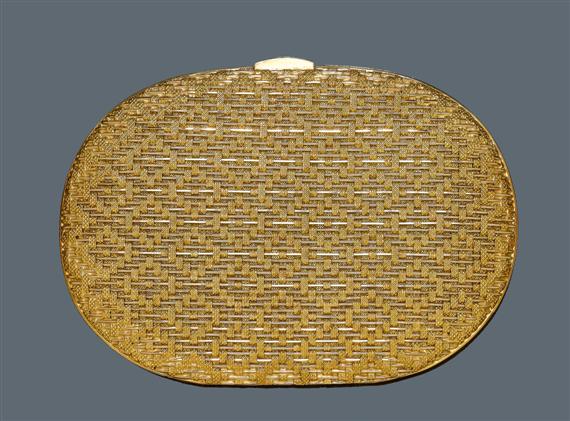 Appraisal: GOLD POWDER BOX ca Yellow gold g incl mirror Oval