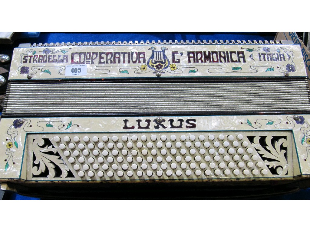 Appraisal: Italian accordion case available