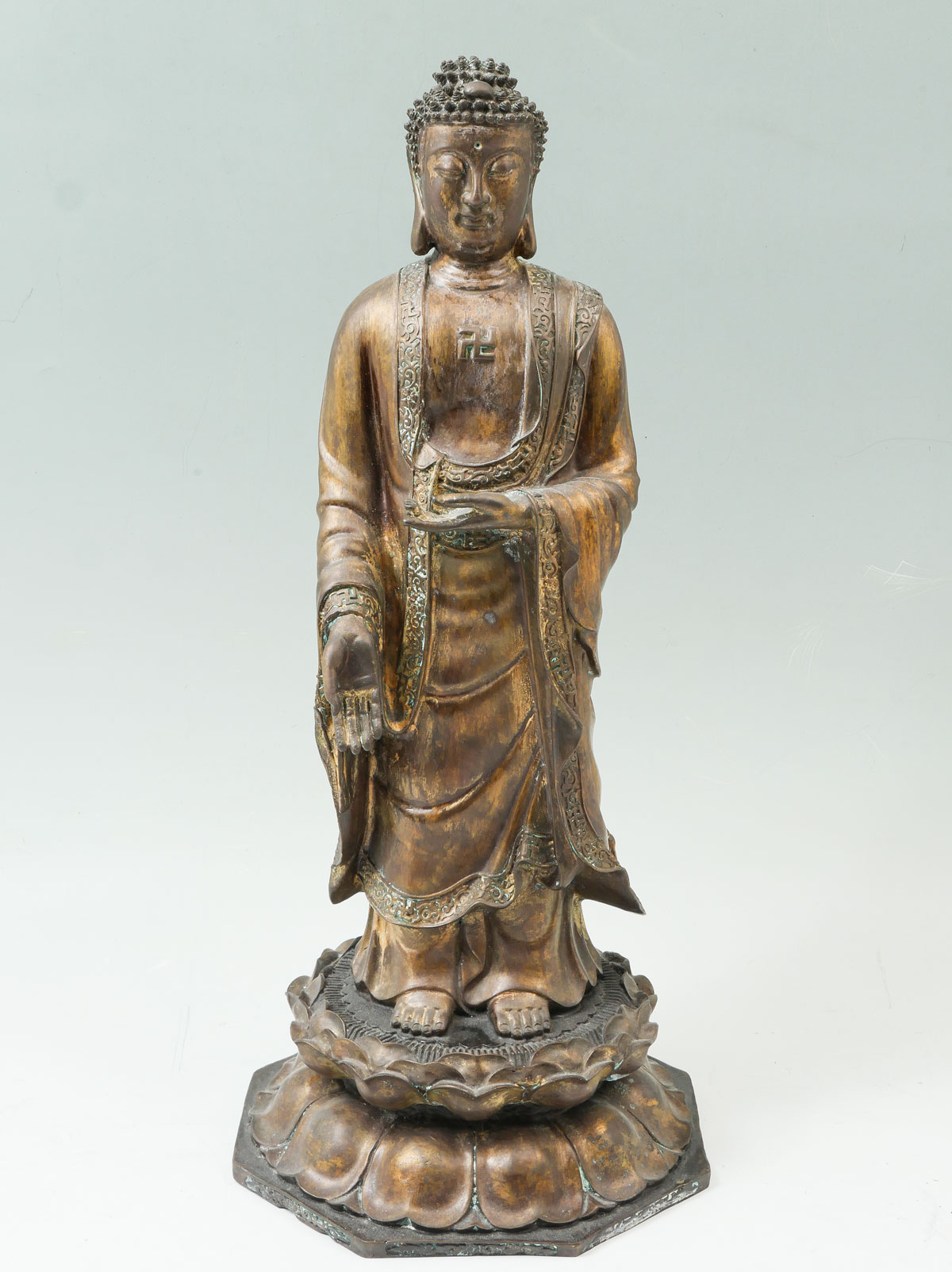 Appraisal: TH CENTURY BRONZE SINO-TIBETAN BUDDHA Cast gilt bronze Chinese Buddha