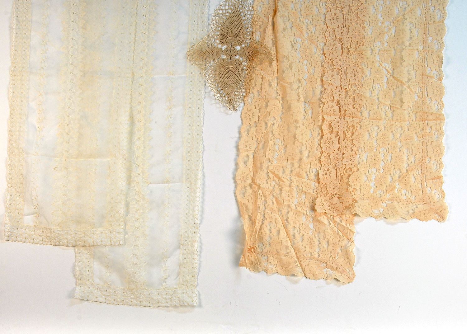 Appraisal: LARGE LOT OF ASSORTED LACEWORK AND OTHER TABLE LINENS ConditionGenerally