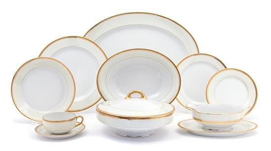 Appraisal: A Haviland Limoges Porcelain Dinner Service A Haviland Limoges Porcelain