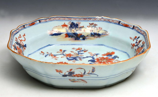 Appraisal: A CHINESE IMARI OCTAGONAL DEEP BOWL made for the export