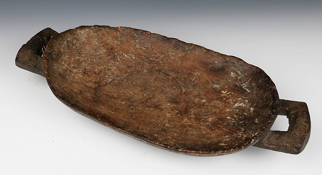 Appraisal: A ZULU CARVED WOODEN MILK PAN of double handled oval