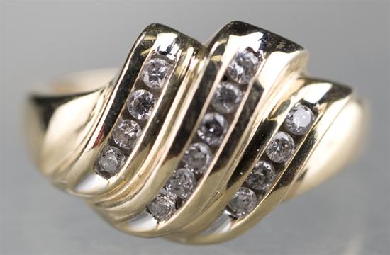 Appraisal: KT yellow gold diamond ring Ring has rows of diamonds