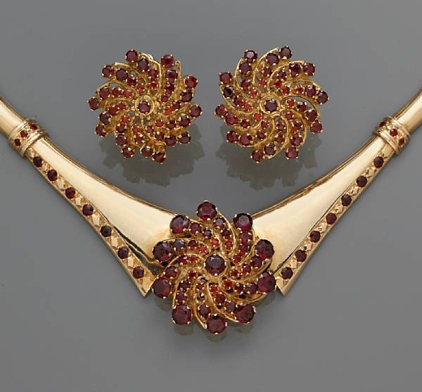 Appraisal: A set of garnet jewelry comprising a collar together with