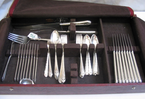 Appraisal: A HOLMES EDWARDS SILVERPLATED FLATWARE SET pieces in the Lovely