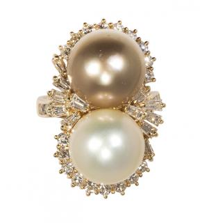 Appraisal: South Sea cultured pearl diamond and k yellow gold ring