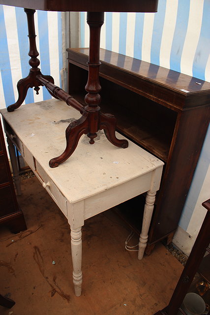 Appraisal: AN EARLY TH CENTURY MAHOGANY OPEN FRONT BOOKCASE with two