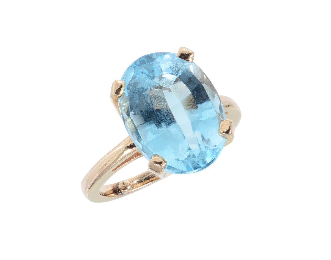 Appraisal: CT BLUE TOPAZ RING K yellow gold ring contains one