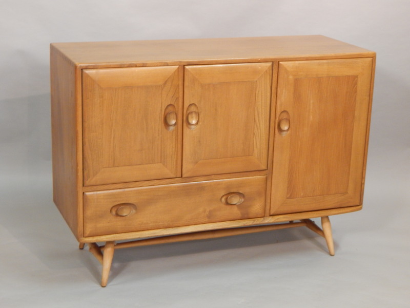 Appraisal: An Ercol light elm sideboard with an arrangement of three