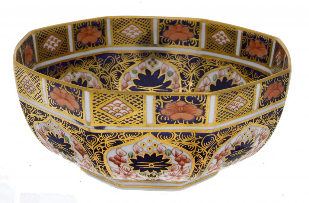 Appraisal: A ROYAL CROWN DERBY IMARI PATTERN OCTAGONAL BOWL cm w