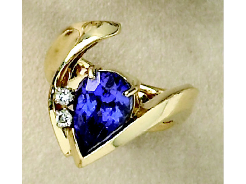 Appraisal: TANZANITE RING k yellow gold ring set with one pear