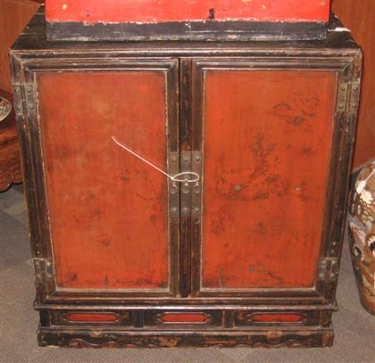 Appraisal: Chinese lacquered chest th century