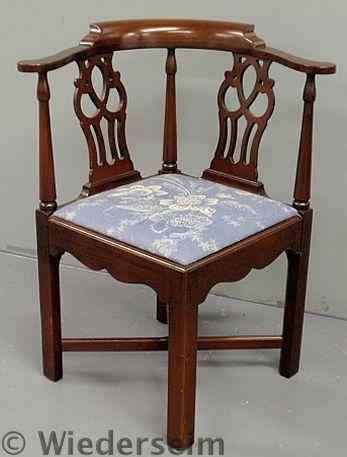 Appraisal: Chippendale style corner chair y Hickory Chair Company h x