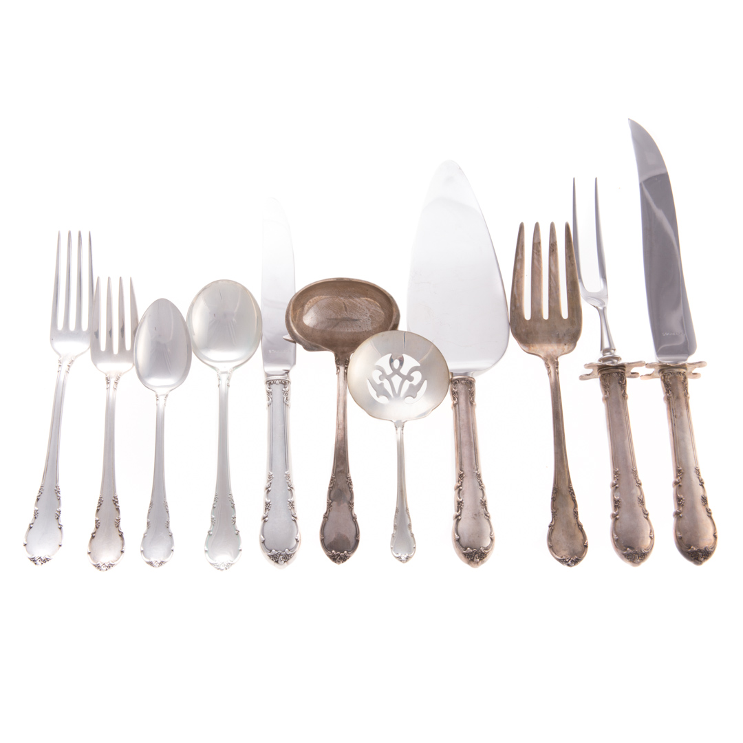 Appraisal: Lunt Modern Victorian sterling -pc flatware comprising knives in L