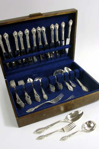 Appraisal: REED BARTON PIECE STERLING SILVER FLATWARE SET Guildhall pattern of